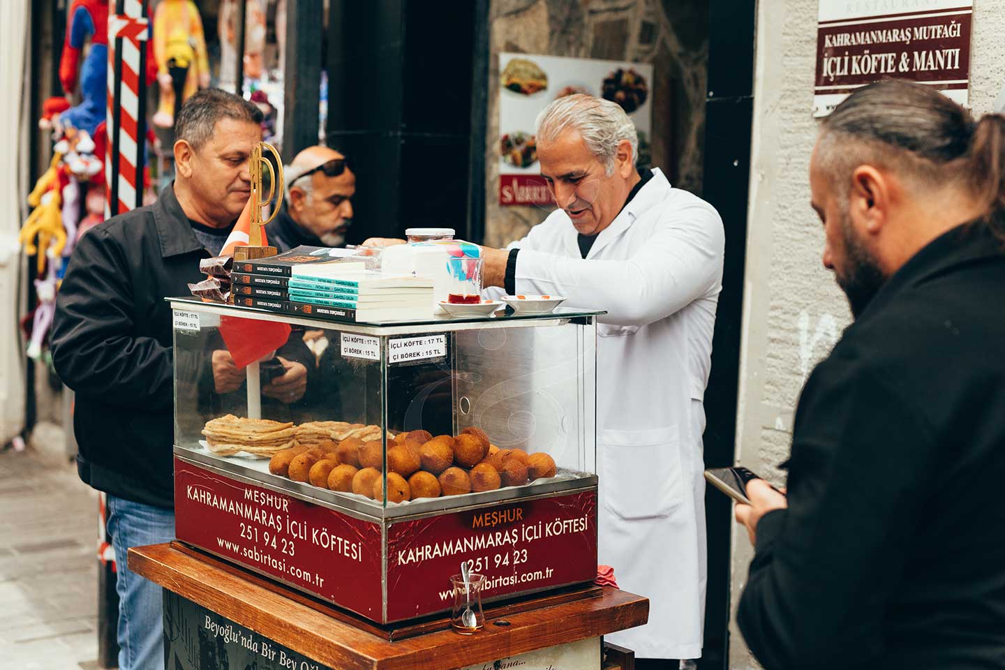 City tours and Food tasting in Istanbul with Vines and Pearls