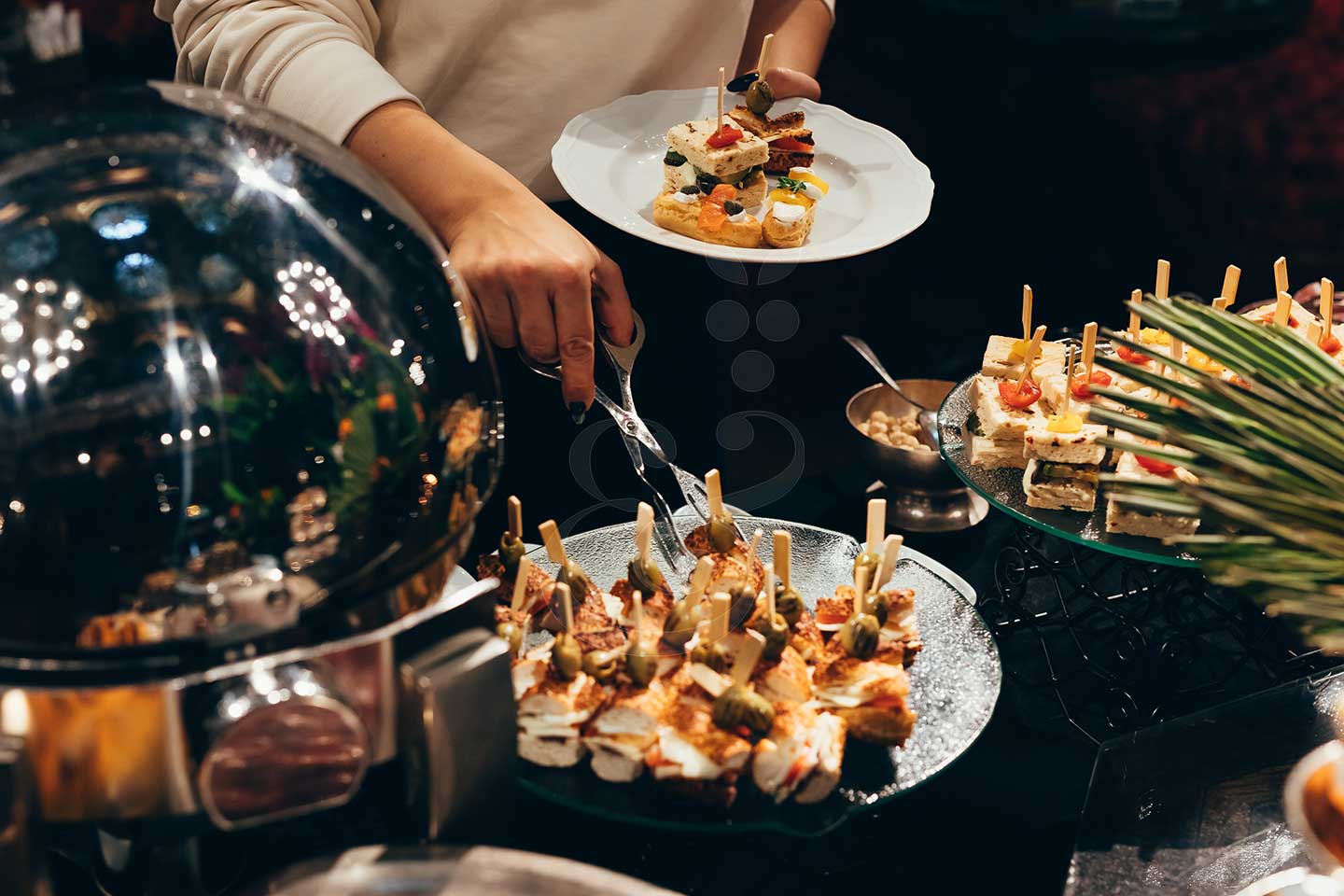 Art Deco, Prosecco & Agatha Christie tour with Vines and Pearls