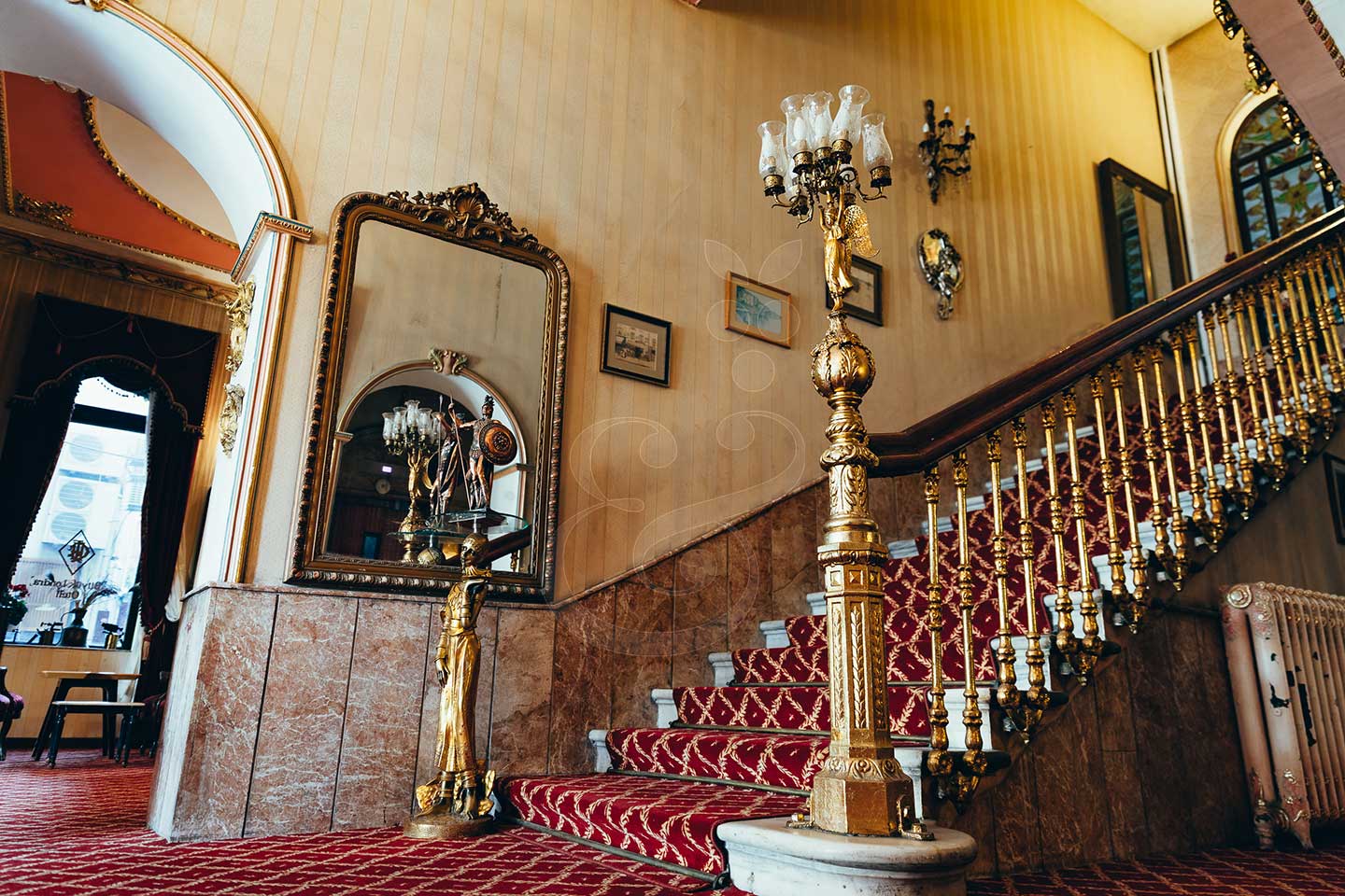 Grand Hotel de Londres and Vines and Pearls Private tours