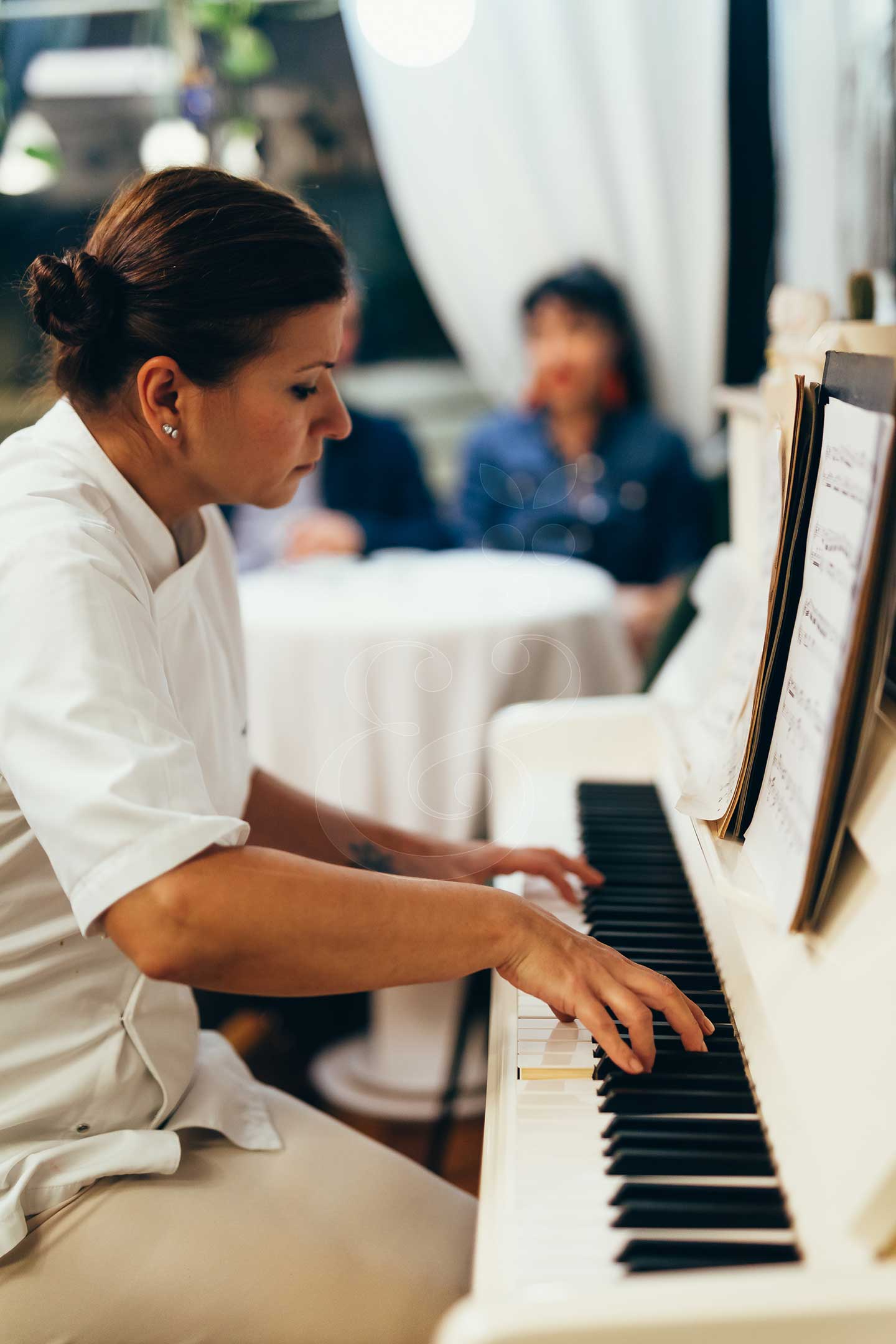 In the Chef's Dining Room Vines & Pearls