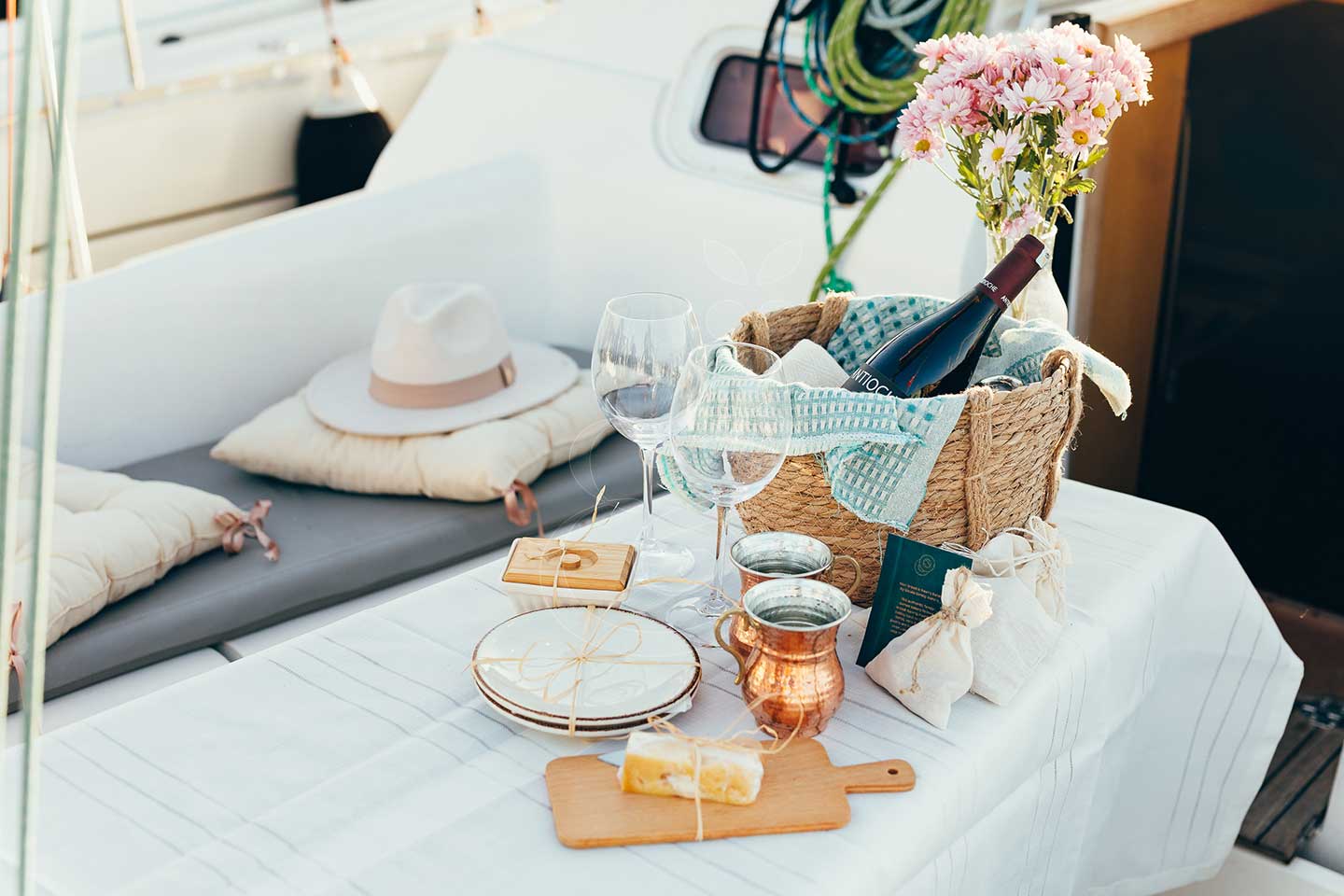 wine & jazz picnic on a private sailing boat in Istanbul by Vines and Pearls