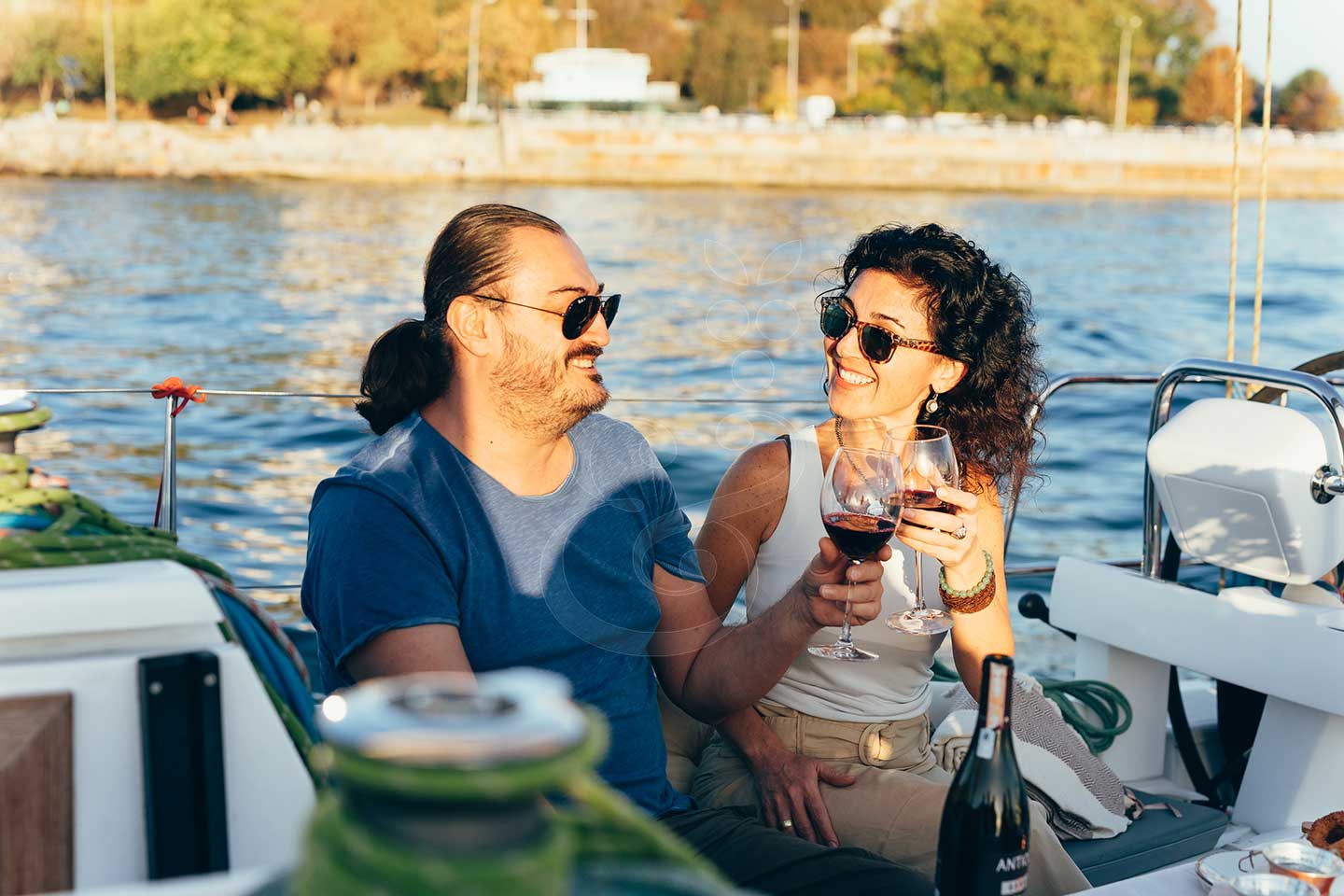 Private wine jazz sailing picnic in Istanbul by Vines and Pearls