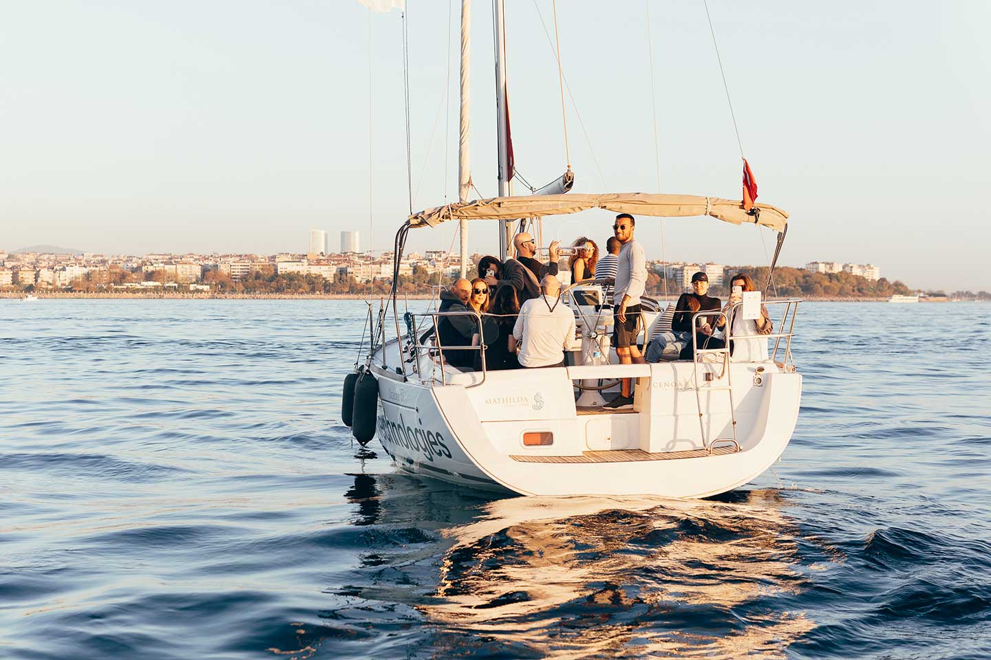 Istanbul sailing - Private wine jazz sailing picnic in Istanbul by Vines and Pearls