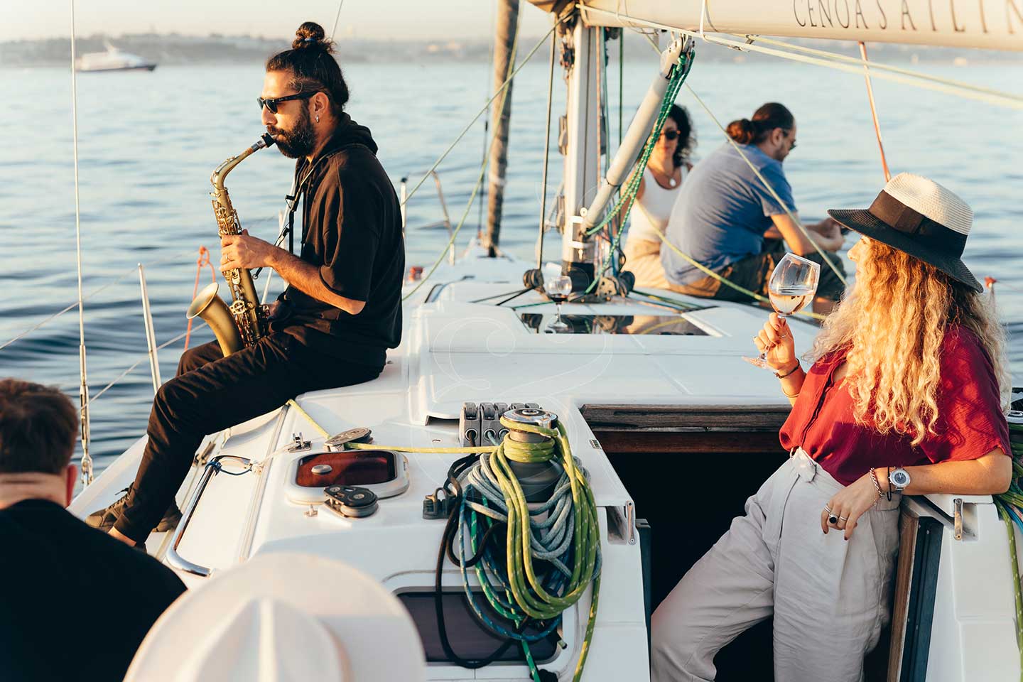 Private wine jazz sailing picnic in Istanbul by Vines and Pearls