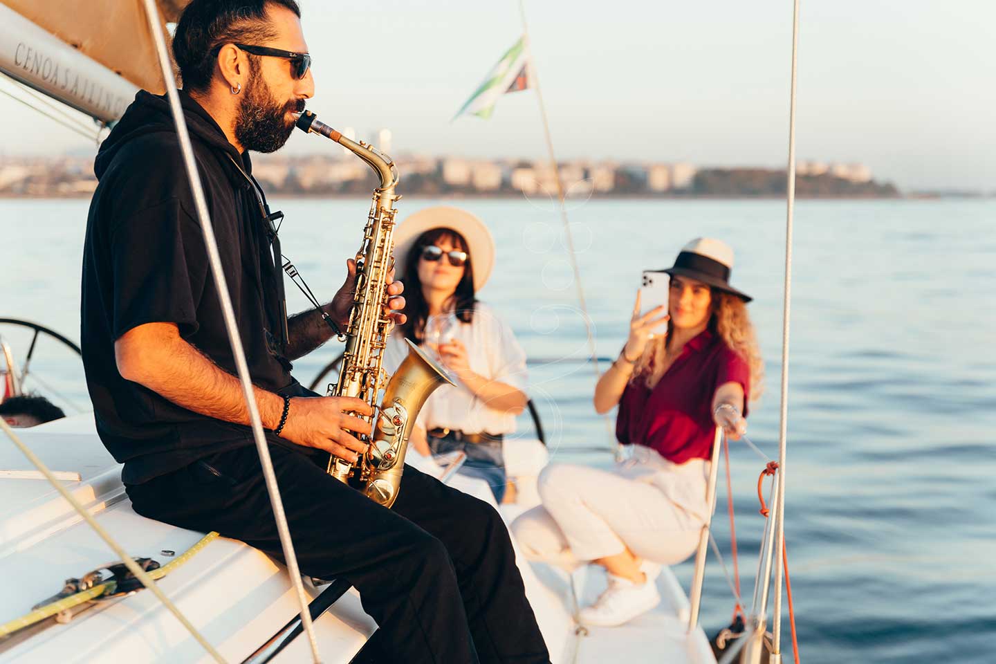 Istanbul sailing - Private wine jazz sailing picnic in Istanbul by Vines and Pearls