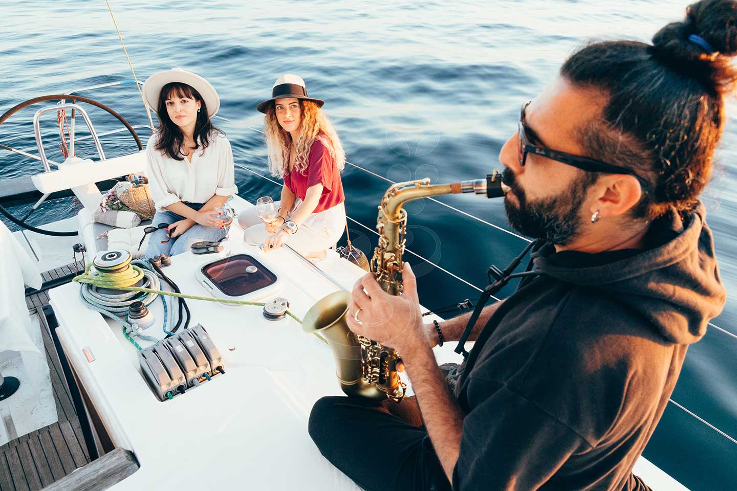 Private jazz & wine picnic on a private sailing boat in Istanbul by Vines and Pearls
